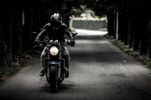 רוכבי אופנוע: הכירו את החוקים והתקנות לפני שעולים על הכביש