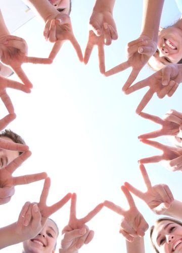 תמיד בראש: הכירו את עמותת אחינועם בראשות איל, משה ורפי ארדעי