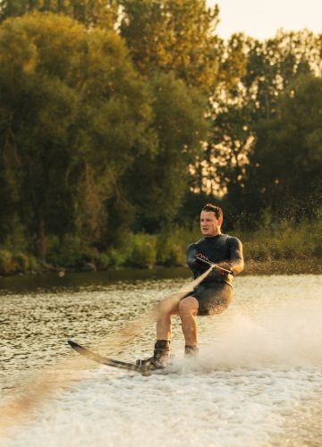 מחפשים קורס גלישה בתל אביב? הכירו את LakeTLV!