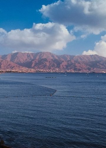 מעיר תיירות לעיר תיירות: נוסעים לאילת ומתכננים את החופשה עוד בתל אביב