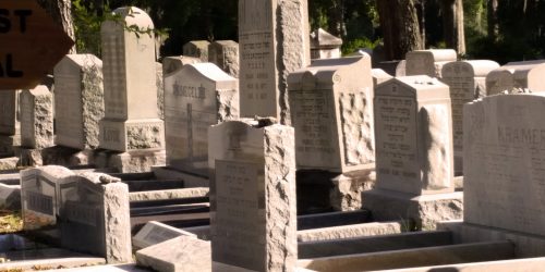 מבקרים בבית העלמין ירקון כדאי שתשימו לב לדברים הבאים